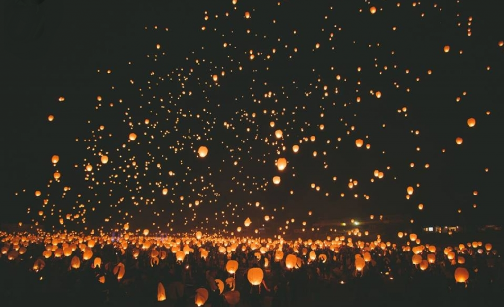 Lights Over America The 1 Sky Lantern Festival in America