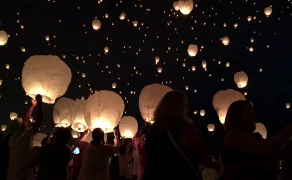 Lights Over America The 1 Sky Lantern Festival in America
